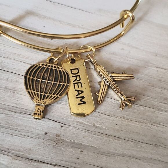 Bracelets by Sandra gold tone adjustable, Dream - Picture 2 of 2